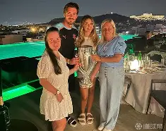  转折点！上海久事完成体检；欧超杯今夜攻防权衡；管理层满意；更衣室氛围转暖